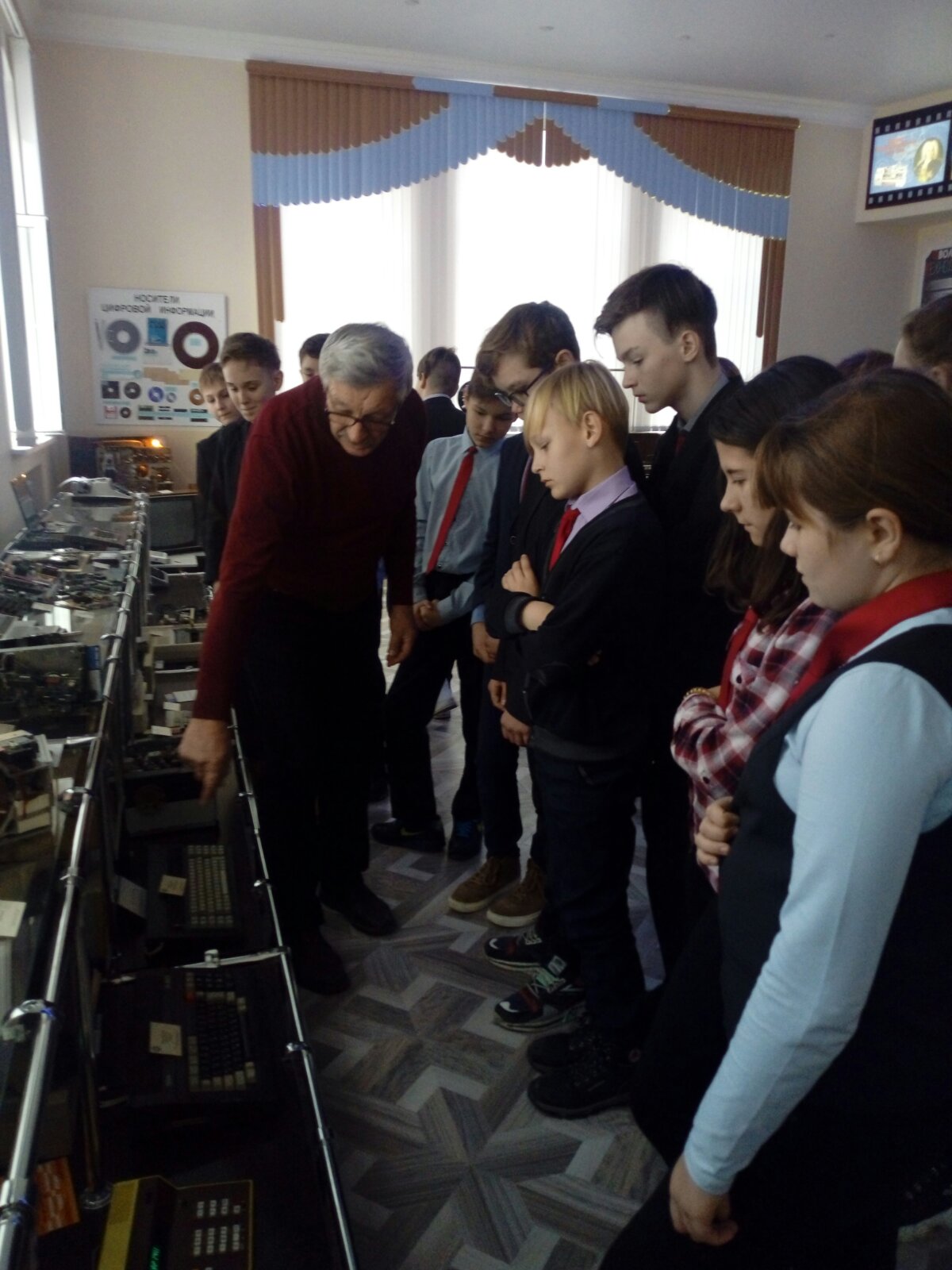 Экскурсия в музеи ПГУ для школьников, организованная
кафедрой «Английский язык»